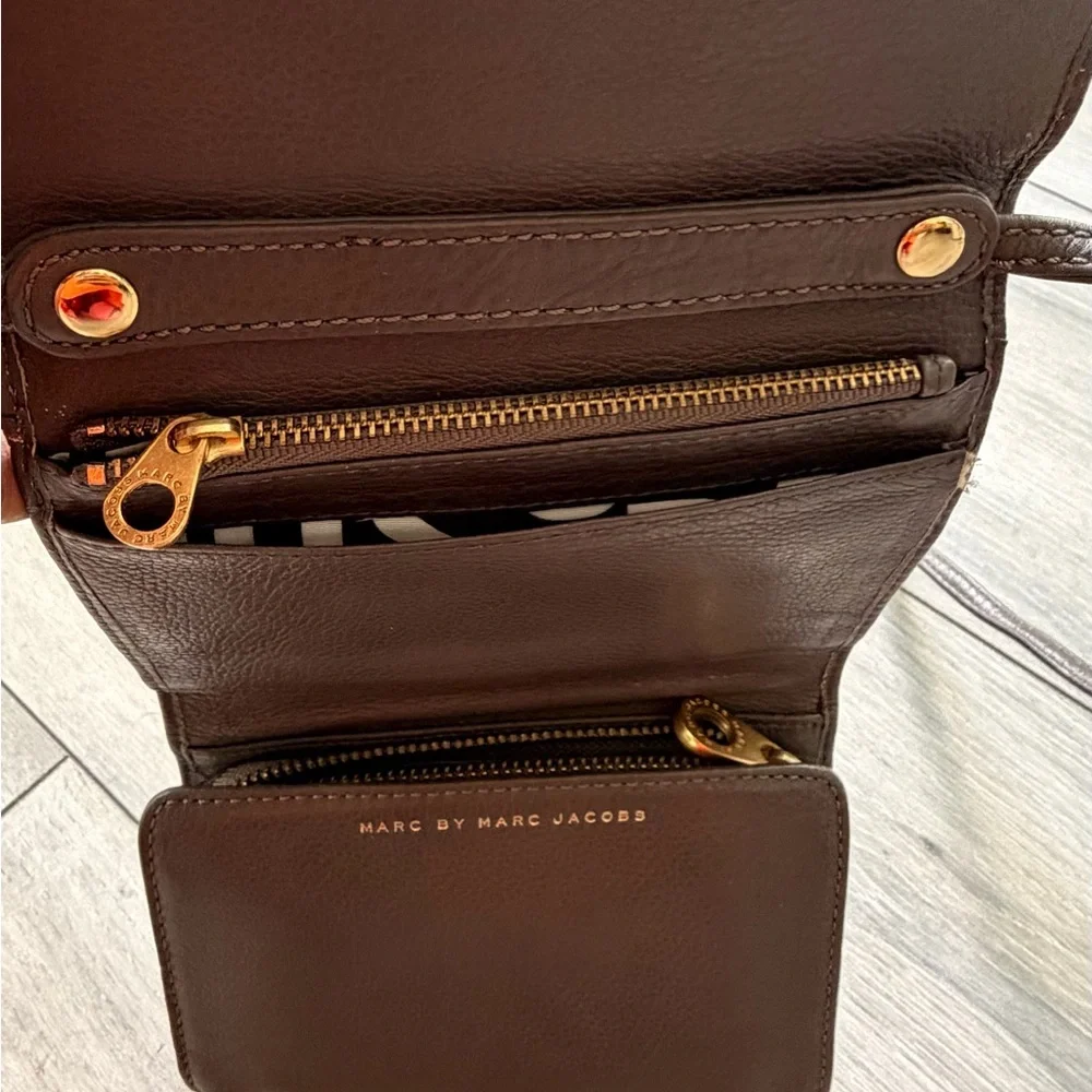 Marc by Marc Jacobs Gray Leather Wallet Crossbody - Picture 6 of 9
